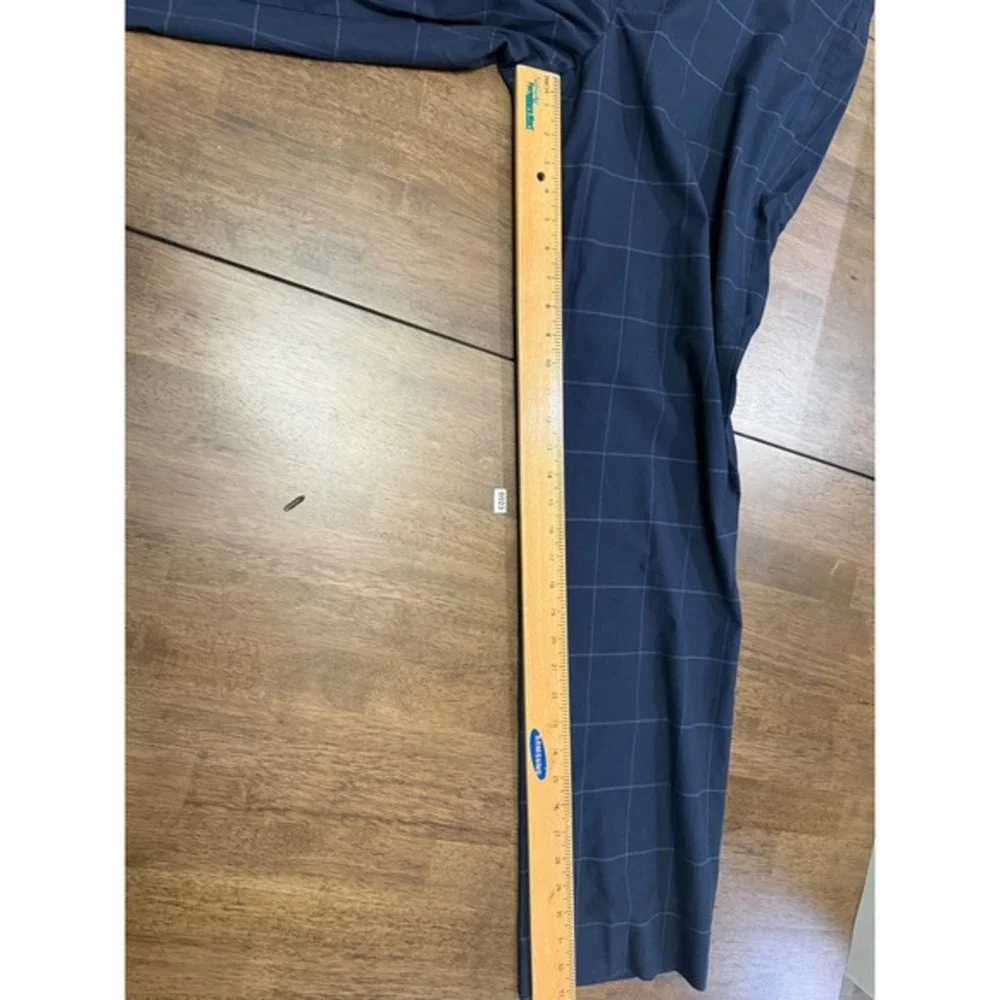 Banana Republic fit hint closure